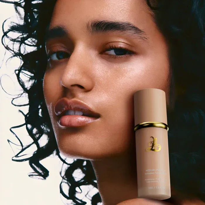 Base de Maquillaje 4 en 1 con Adaptación de Color – SPF 50, Hidratante, Antiedad y Vegana